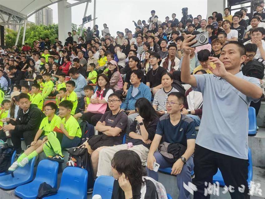 OMGV, 引发全场惊, 助威 OMGV, 引发全场惊, 助威