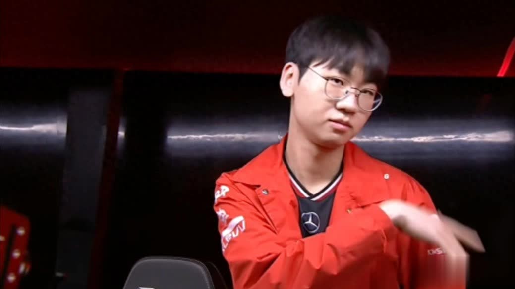 也在交手C, T发文向L 也在交手C, T发文向L